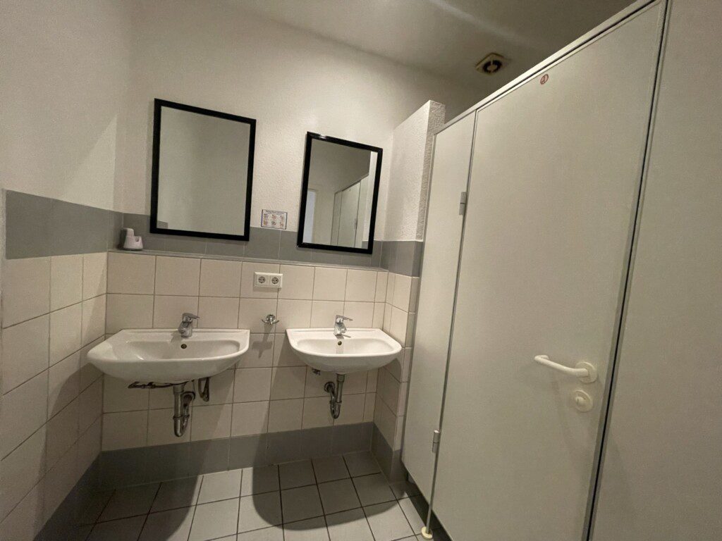 9d301c1d2b37499092334e6039c7428c.jpg